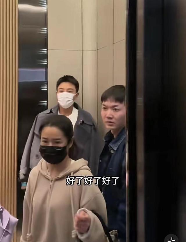 贾乃亮在上海引争议！住高档酒店乘电梯拒载其他房客，本人连摆手 - 5