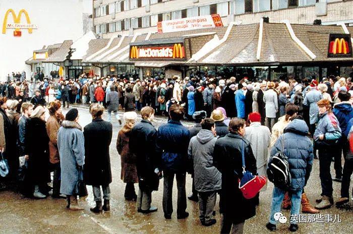 俄罗斯麦当劳关门，他们开始疯狂囤汉堡，塞满整个冰箱， 连代购都出现了… - 16