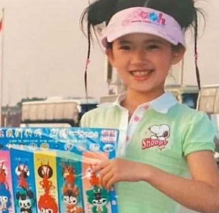 赵露思将担任奥运火炬手 16年前手拿北京奥运会周边的小女孩变成火炬手 - 1