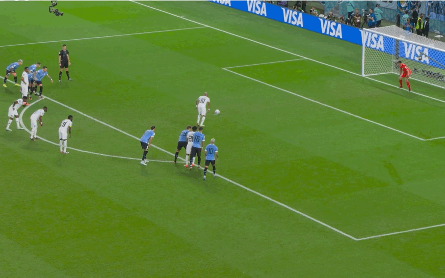 世界杯判罚解读：乌拉圭屡遭争议小组出局，赛后围堵裁判 - 11