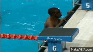 游泳选手竟只会狗刨! 非洲小伙差点淹死在奥运泳池 - 12