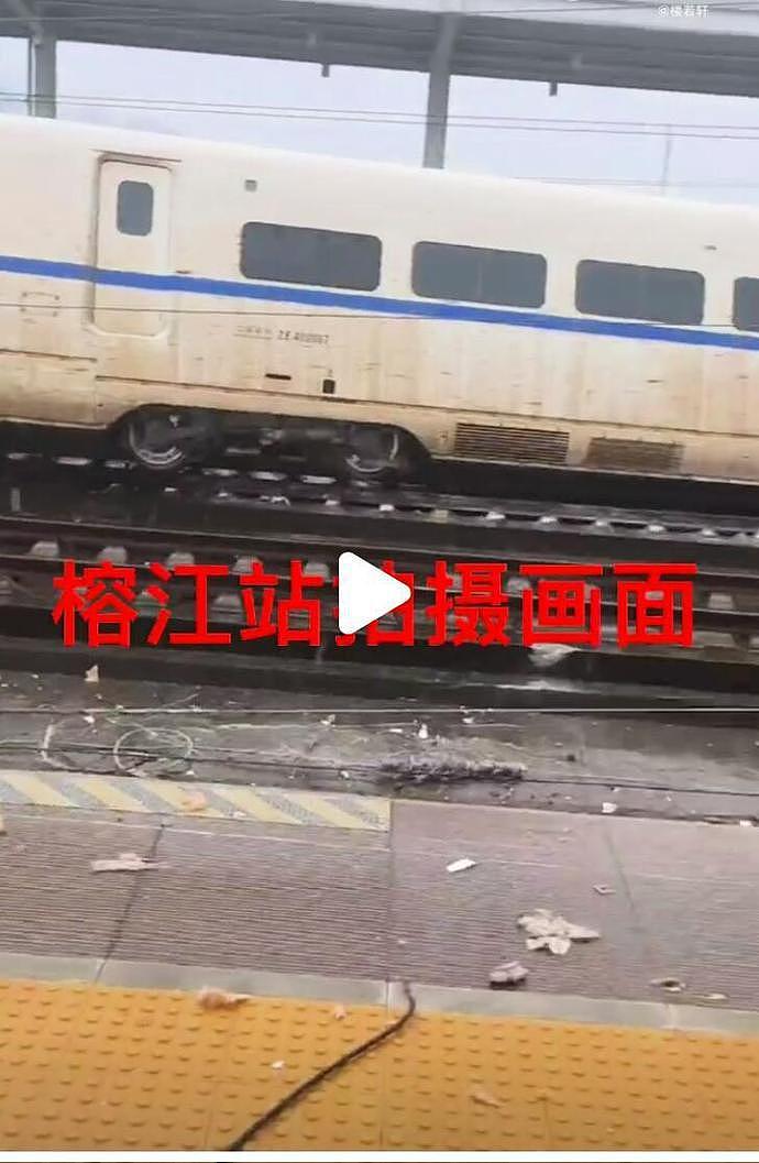 D2809 次旅客列车在贵广线榕江站撞上泥石流脱线 - 10