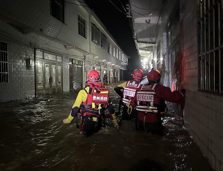 房屋坍塌！人员被困！贵州多地继续遭遇特大暴雨，救援紧急展开中… - 6