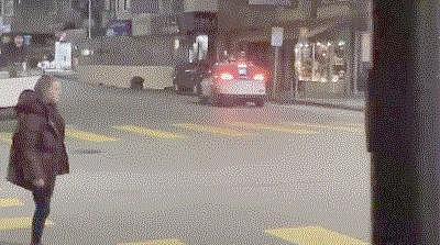 无人出租车遭警察截停后自行“逃逸”了，警察：？？？ - 4