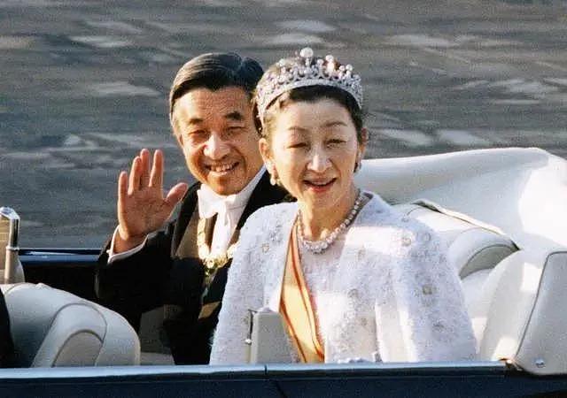 日本佳子公主独居引热议，步姐姐的后尘 