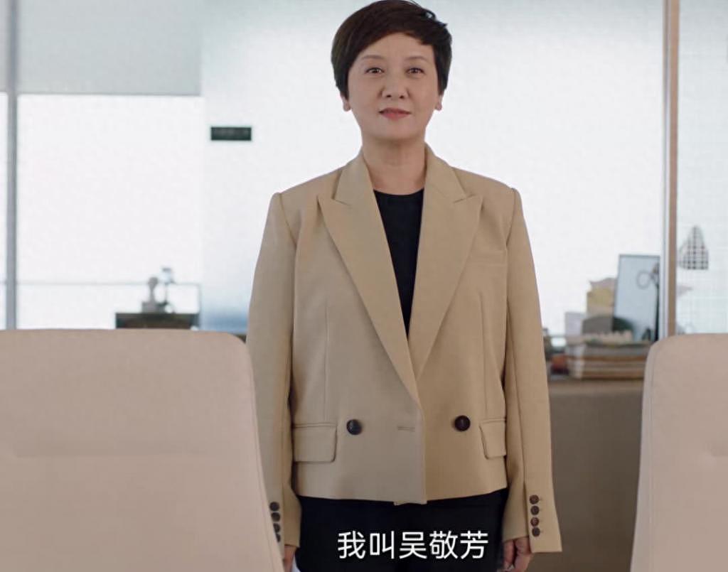 65 岁邓婕对比 70 岁刘晓庆，自然和医美的差距一目了然 - 2