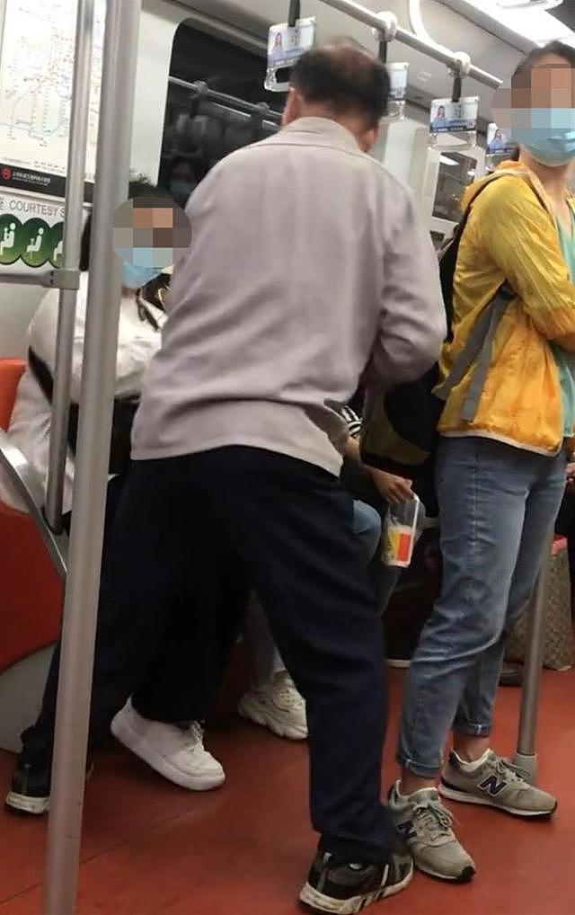 老人强拉女子让爱心座，上海地铁回应 - 1