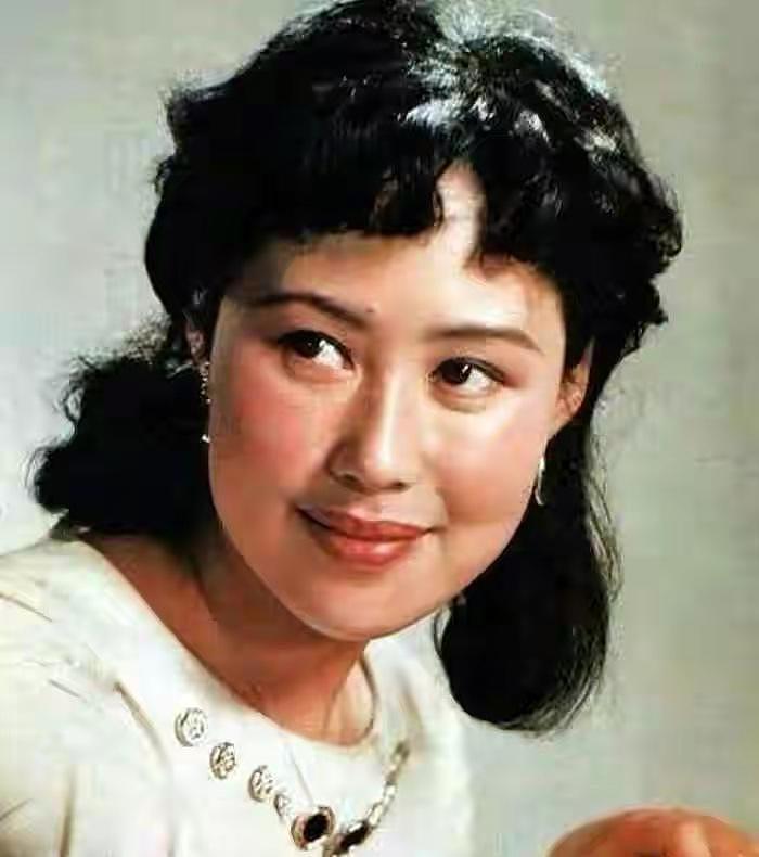 著名指挥家陈亮声患癌去世，临终前妻子斯琴高娃陪伴在侧 - 4