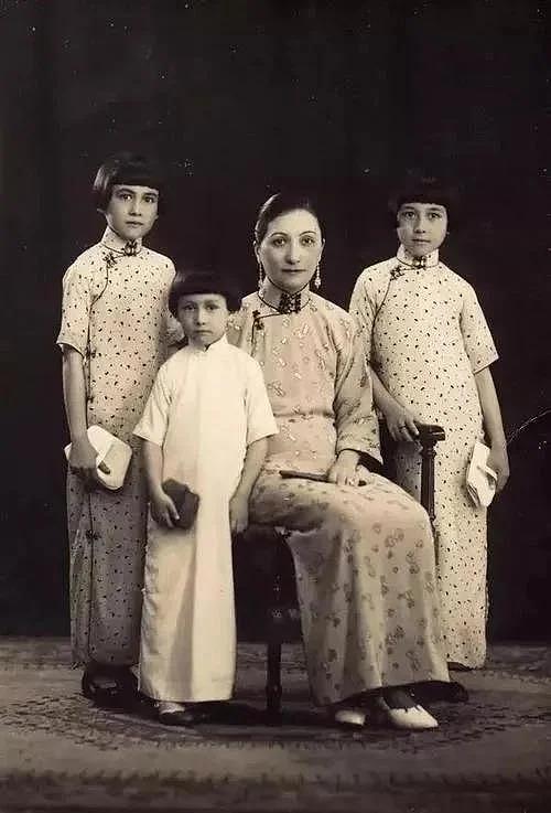 赌王 106 岁八姐何婉鸿去世，曾帮梁安琪争家产，是香港首位女状元 - 8