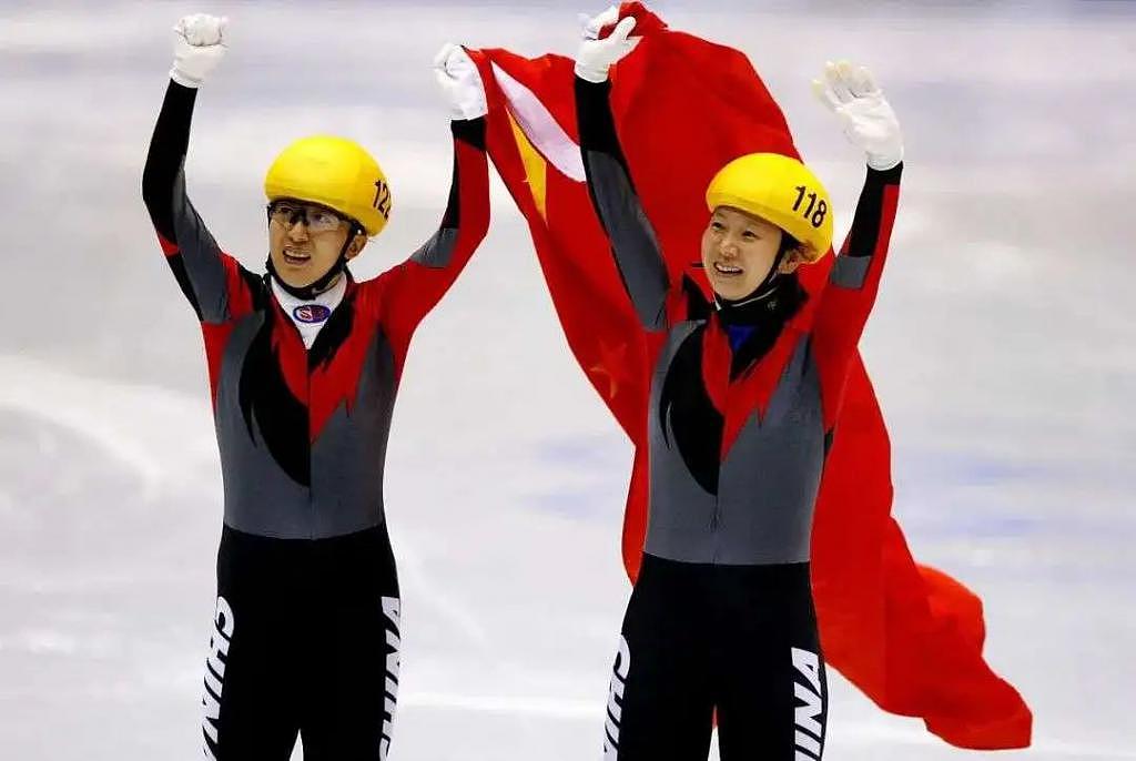 9 岁上冰、16 岁称王，摘得首枚冬奥金牌的杨扬现状如何 - 37