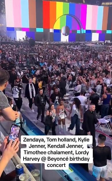 赞达亚和汤姆霍兰德看碧昂丝演唱会 牵手和粉丝打招呼 - 3