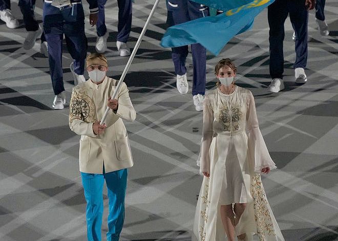 奥运第一网红!哈萨克斯坦仙女旗手创开幕式收视纪录 视频已超2.6亿次点击 - 1
