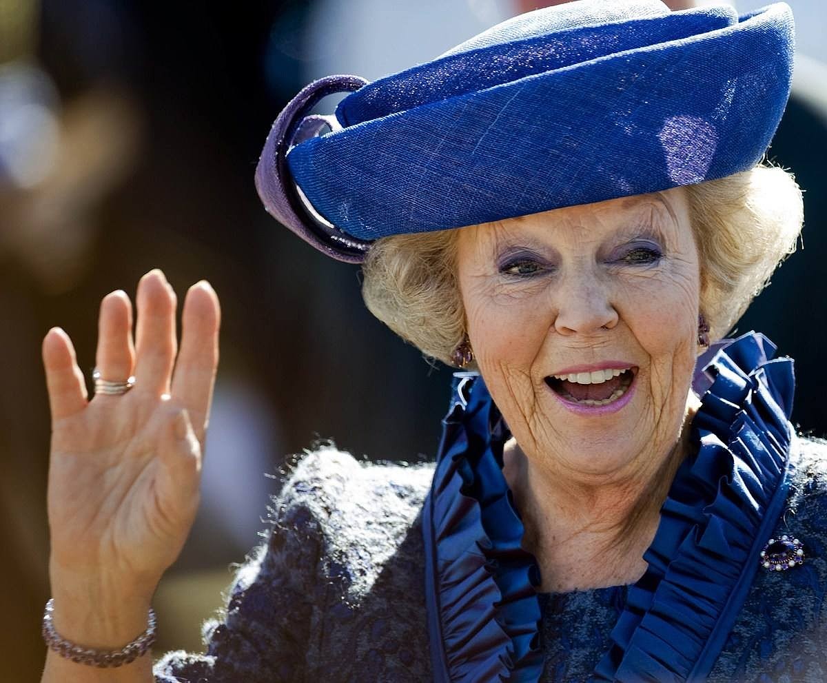 50岁荷兰王后有钱任性：珠宝王冠不重样的戴，奢华程度不输英女王 - 6