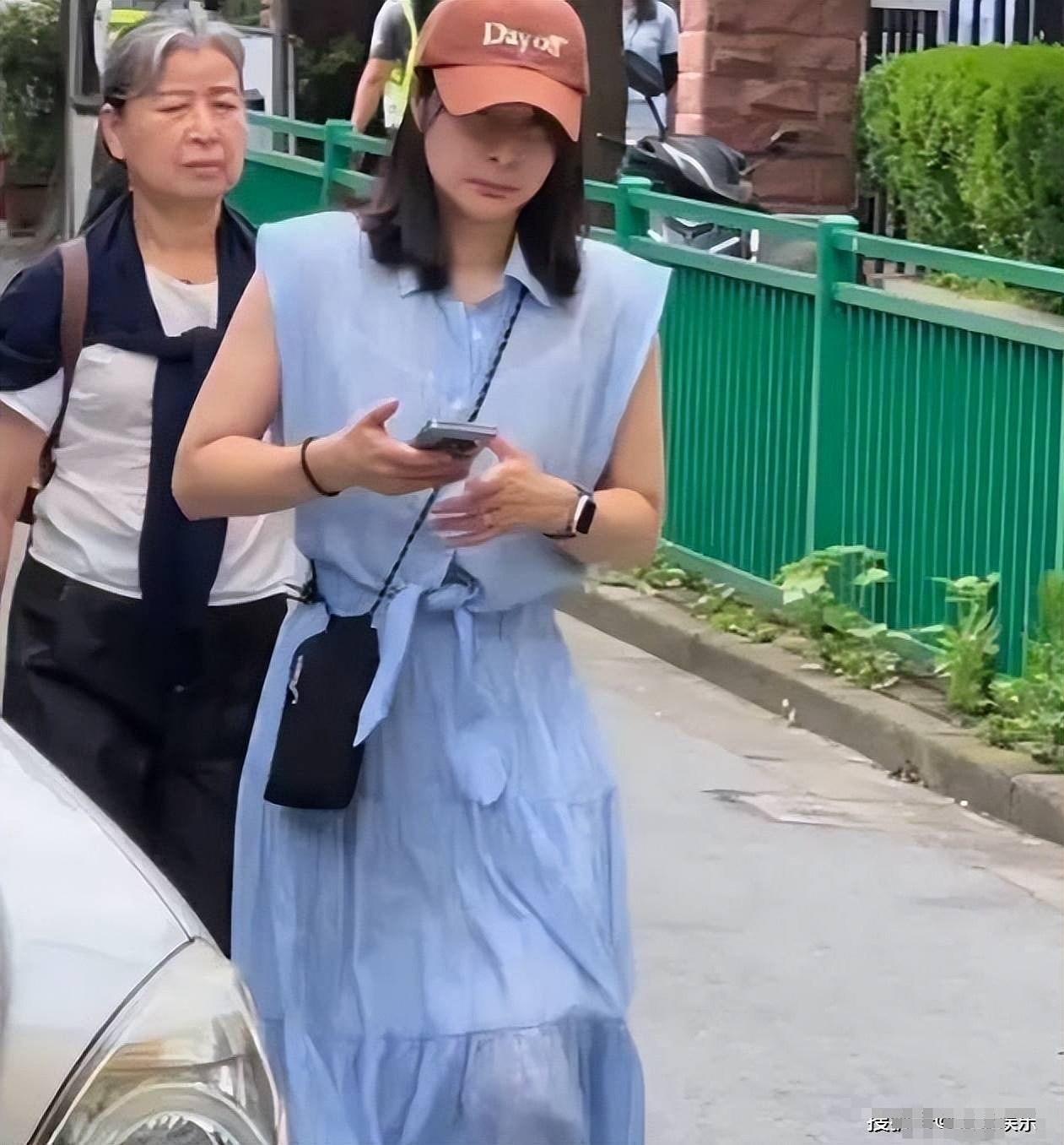 郭晶晶67岁的母亲令人敬佩，近些年衰老明显，她对女儿的帮助很大 - 4