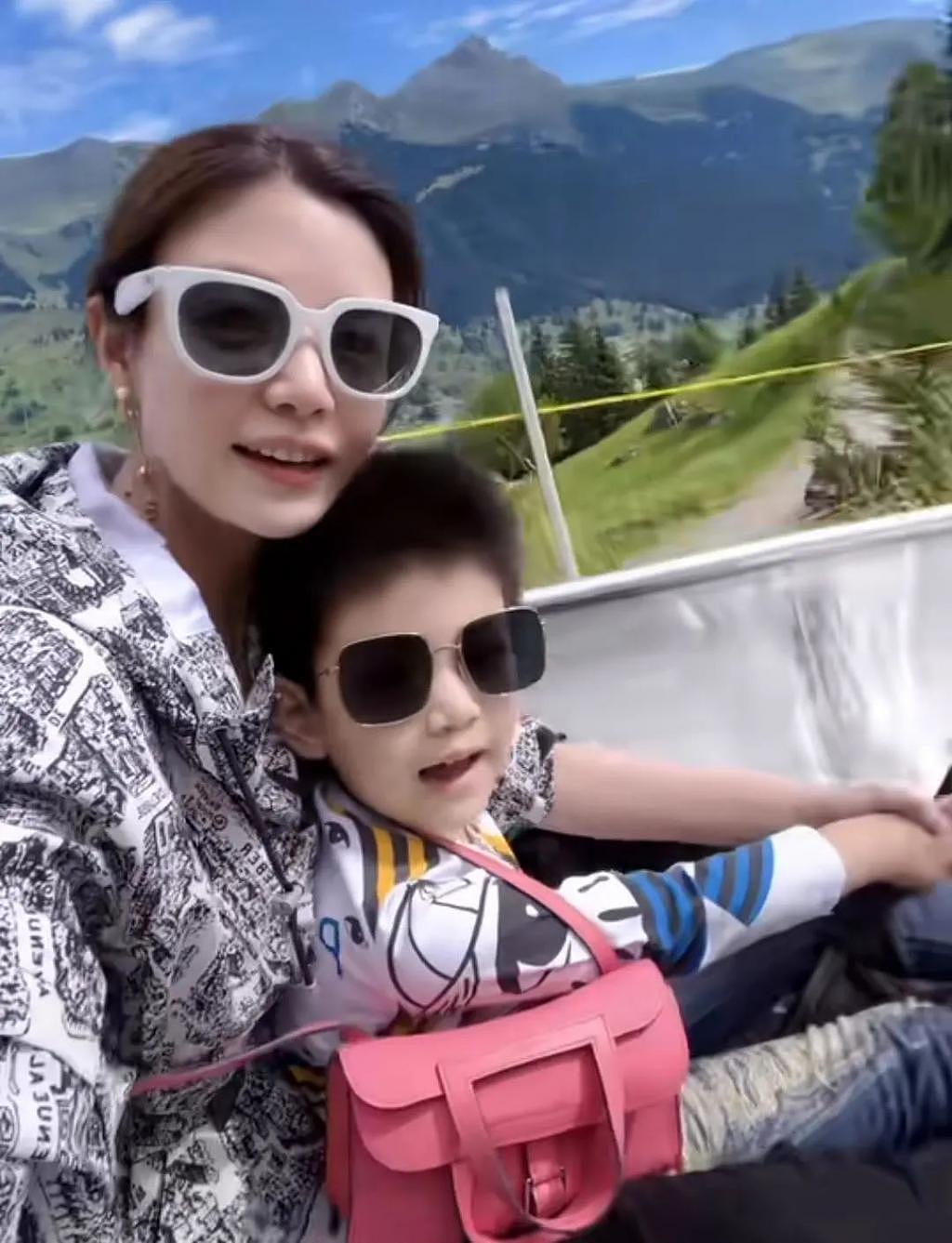 陈妍希带儿子瑞士度假，6 岁小星星玩滑车和陈晓如复制粘贴 - 4