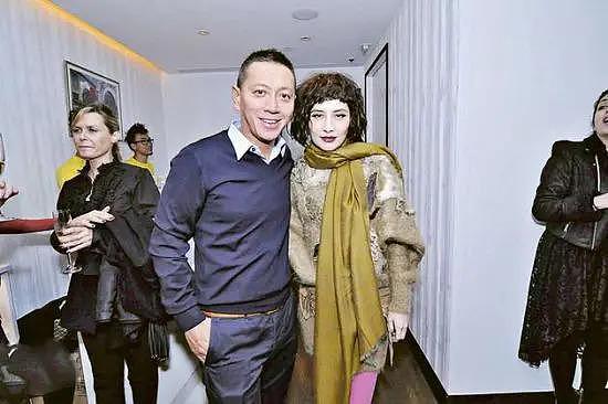 他是香港著名纨绔公子，开夜店与何超琼姐弟恋，48 岁娶洋模特转性 - 19