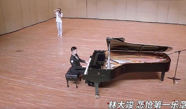 林永健儿子参加钢琴比赛 林大竣长高变瘦不少 - 3