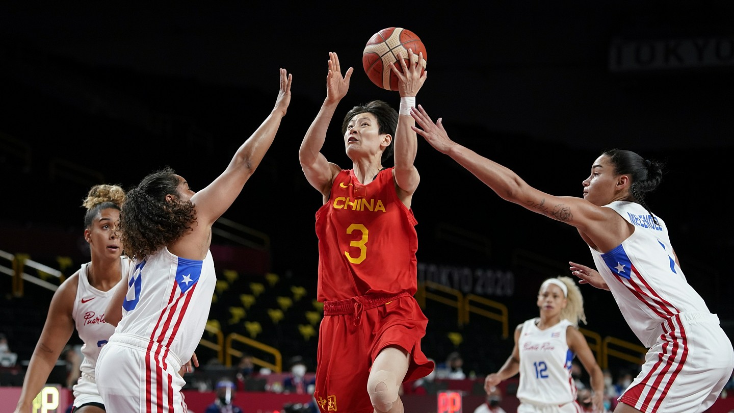杨力维代表中国女篮出战奥运。