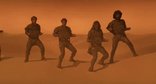 游戏里战争场面丰富的《沙丘》，为什么到电影里成了“古惑仔对砍”？ - 17