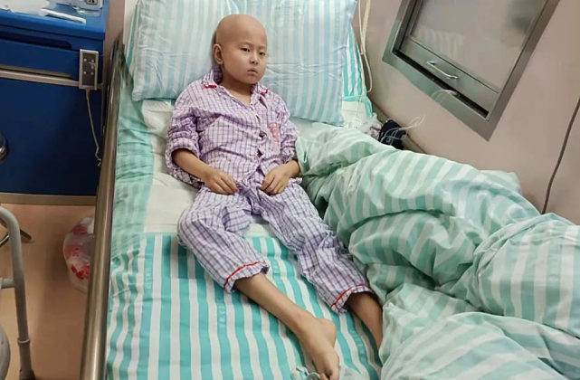 安徽6旬老人患上肺癌，得知7岁孙子得了白血病之后，他拔掉了针管 - 20