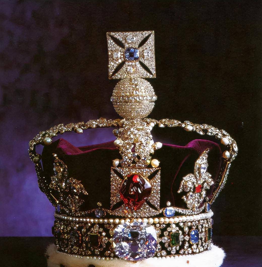 欲戴王冠必承其重：比利时王后头上别着几十个别针，头皮被扯出血 - 10