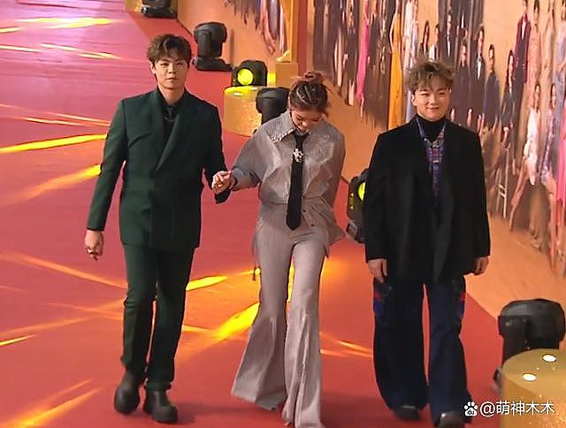 TVB 颁奖礼红毯太精彩：踩裙子、争位置，明星现场上演宫心计 - 20