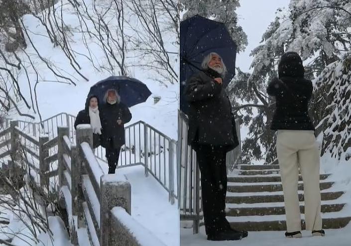 70 岁导演张纪中携娇妻赏雪 为妻子撑伞驻足拍照 - 2