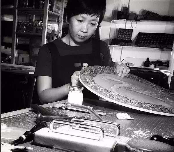 这个台湾女匠人：把皮雕做到了精美至极！ - 11
