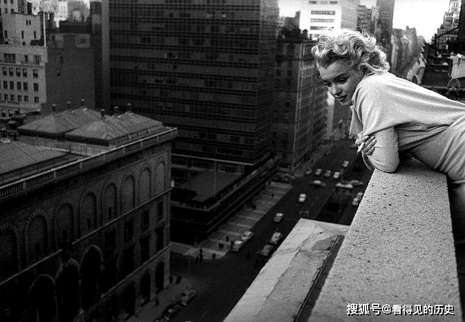 老照片 世界著名摄影师街头下的美国影星玛丽莲·梦露 - 7