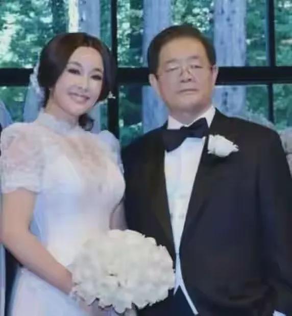 二婚的张雨绮，三婚的宋丹丹，都比不上五婚的她，婚姻是儿戏？ - 26