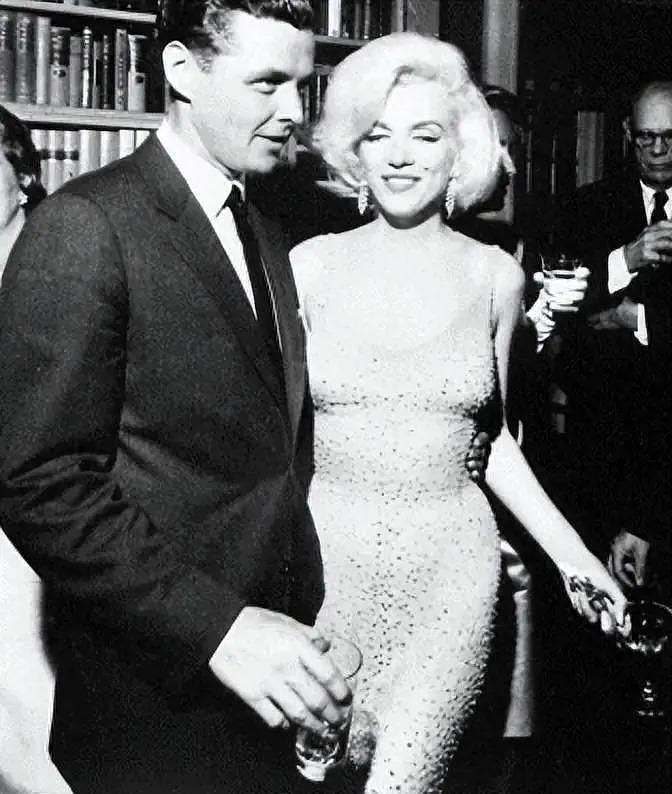 1962 年玛丽莲梦露和肯尼迪私会，身穿透明裙魅惑妖娆 - 3
