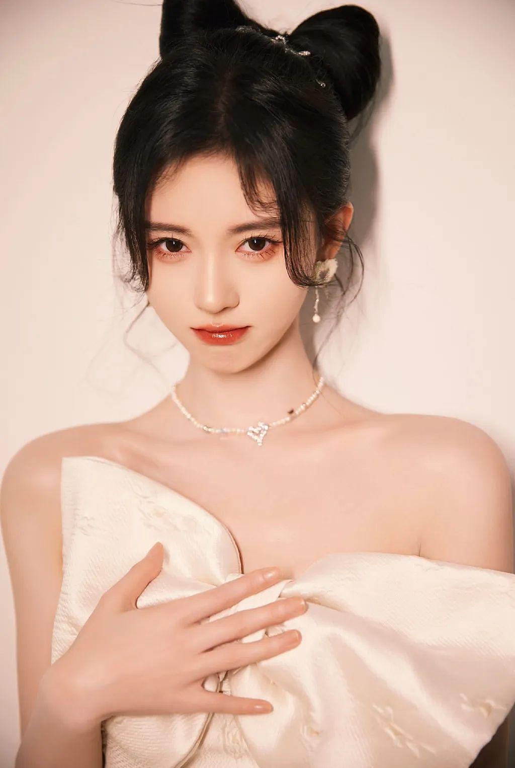 SNH48 新任人气王营销古装造型却不露正脸，颜值比鞠婧祎差远了 - 15