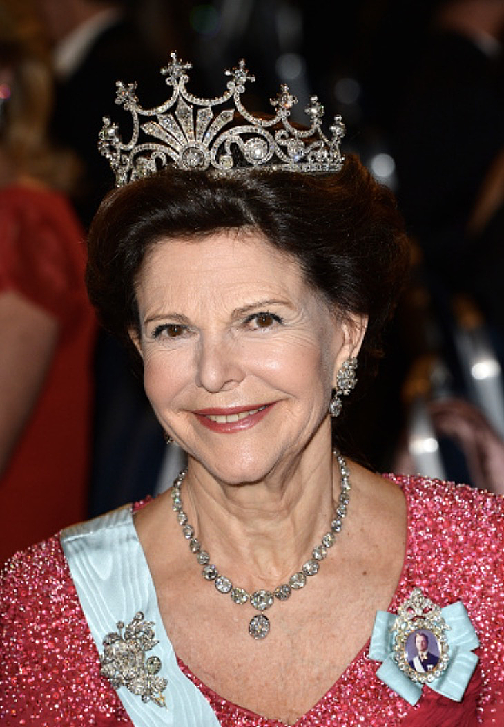 瑞典王室接待德国总统，77岁王后戴200年祖传皇冠出席，惊艳众人 - 6