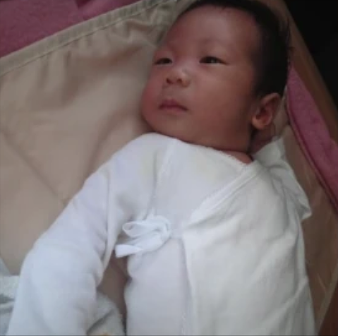 台湾夫妻10年生6娃，老三夭折老六浴缸出生，计划继续生老七 - 8