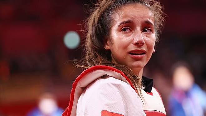 17岁女高中生，暑假参加奥运会，连克34岁吴静钰+世界前3，金牌赛哭红了眼 - 11
