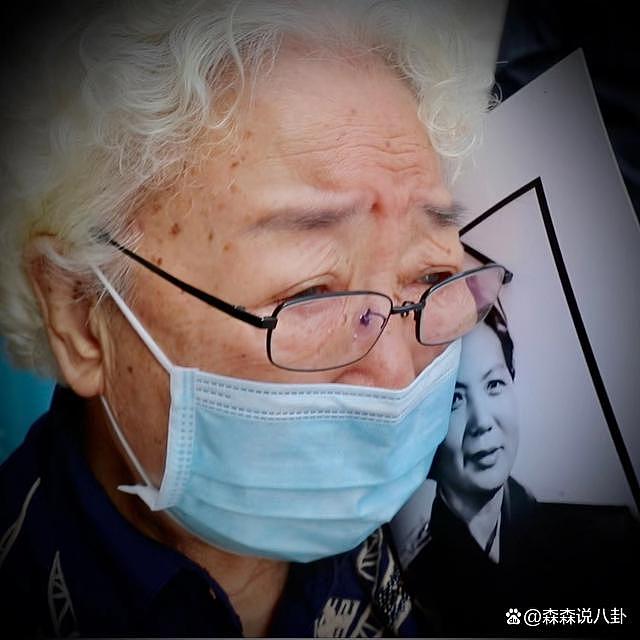 演员车毅去世享年 102 岁，孙女车晓出席葬礼，好友田华含泪送别 - 4