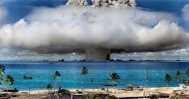 美国“十字路口”核弹试验：水下核爆威力惊人，辐射污染波及全球 - 2