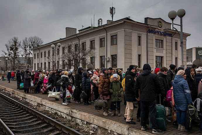 数百万乌克兰难民涌入欧洲多国，英媒：历史残酷地回来了 - 1