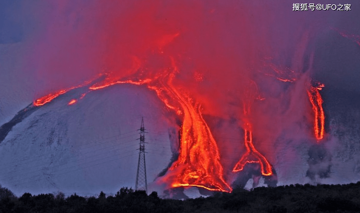 烟柱高达10千米！埃特纳火山又喷发了，2022年地球在“自救”？ - 4