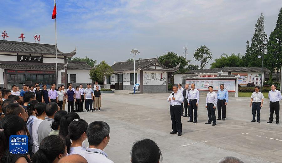 “让人民群众奔着更好的日子去”——习近平总书记考察四川纪实 - 3