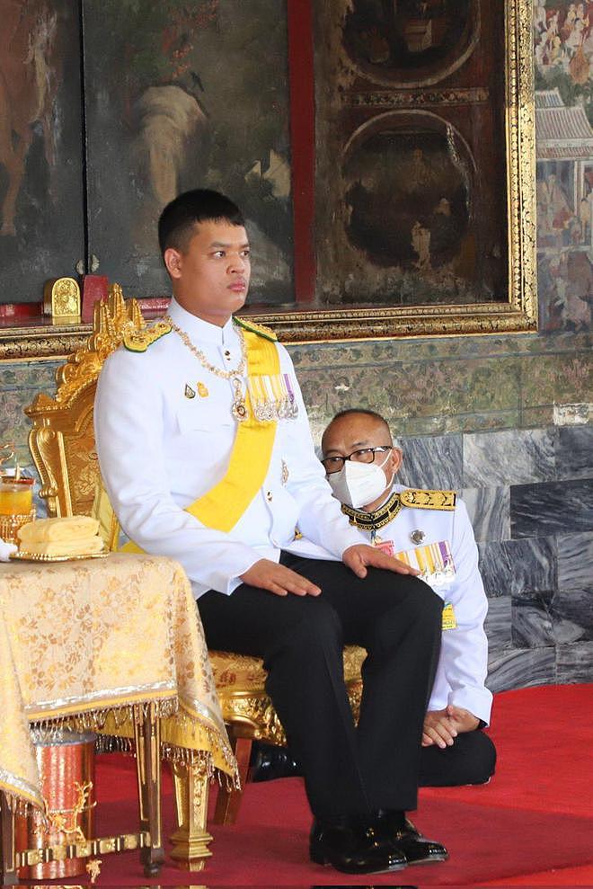 36 岁泰国小公主替父做功德，同父异母弟弟也回国了 - 6