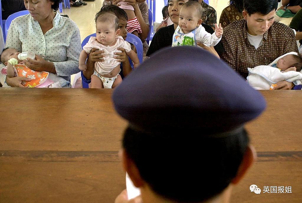 巨星朱莉的孩子是偷来的？柬埔寨跨国领养被爆实为“贩婴”！ - 11