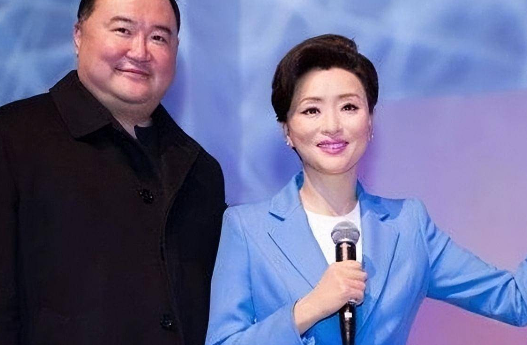 他是杨澜的儿子，长相像复制粘贴，身高1米85，高大帅气 - 20