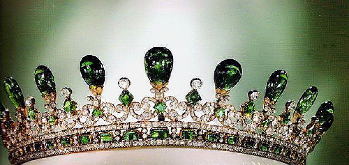 世界各国闪闪发光的奢华王冠，只有这顶是最大颗无色钻石镶嵌 - 10