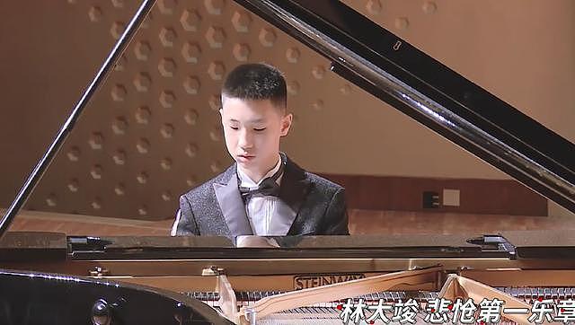 林永健儿子参加钢琴比赛 林大竣长高变瘦不少 - 4