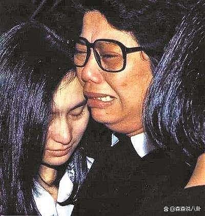 陈百强妈妈姚喜莲因肺癌去世享年 85 岁，将运回香港与儿子同葬一地 - 5