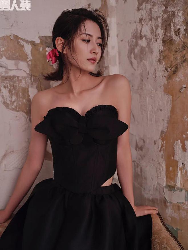 31 岁陈钰琪登《男人装》十二月封面，吊带抹胸身材曼妙，性感撩人 - 12