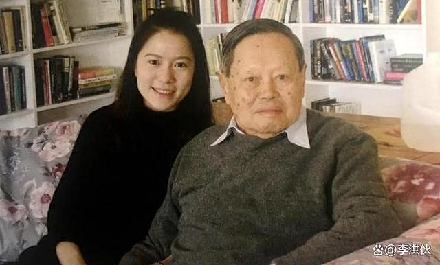 嫁给了爱情，翁帆牵手 102 岁杨振宁庆结婚 20 周年 - 10