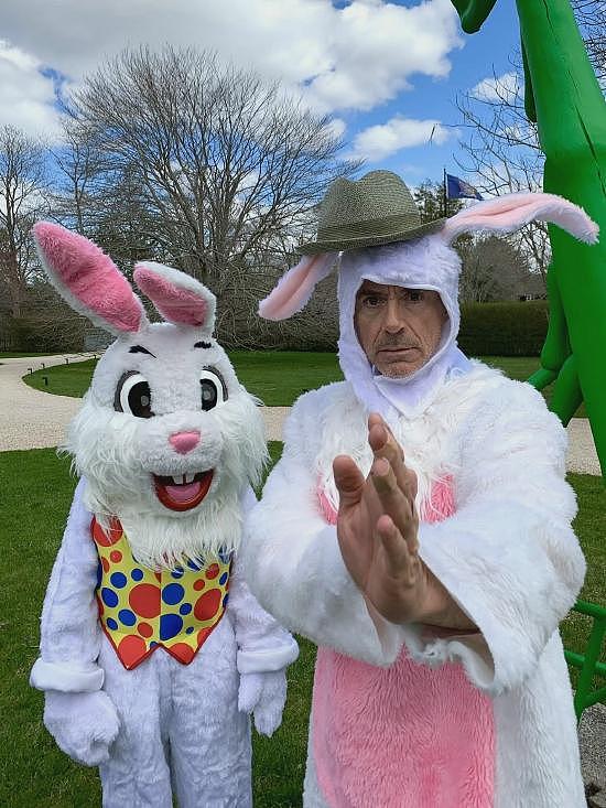 小罗伯特唐尼晒复活节造型 兔子装扮诙谐可爱 - 2