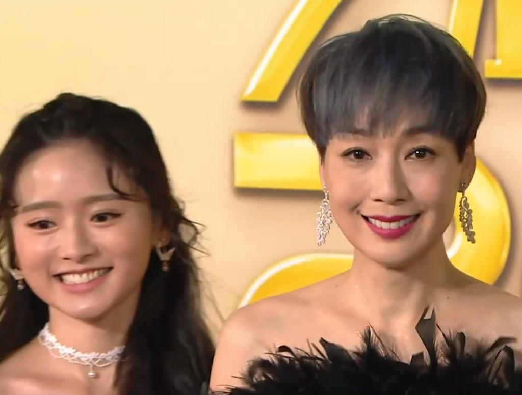 TVB 颁奖礼红毯：尽管气温下降，女演员却一个比一个敢穿 - 6